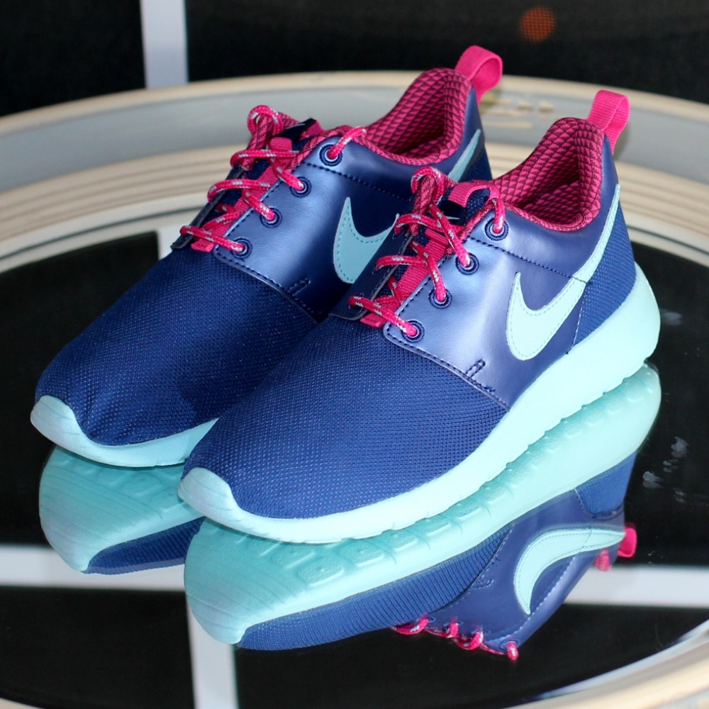 Nike Roshe One in Insignia Blue/Vivid Pink (NWOT)
